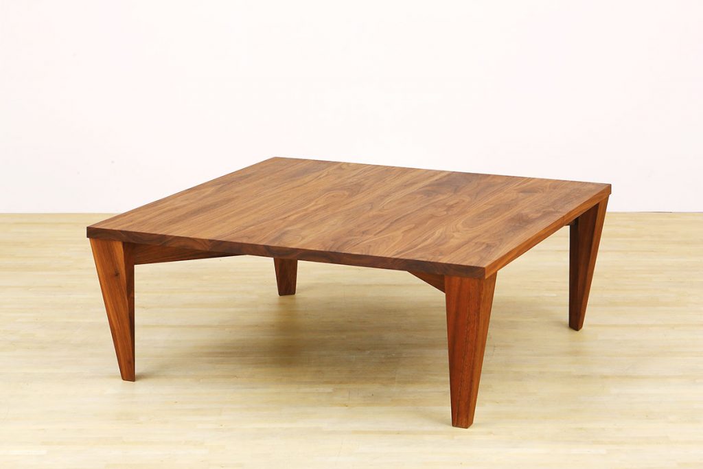 AUTHENTICITY LIVING TABLE T